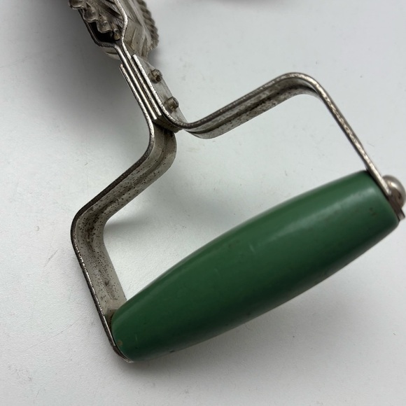 1920s hand crank egg beater from Taplin Mfg Co, Pat no. 1518285 - Picture 2 of 9